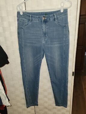 HALARA Light Blue Denim Jeggings with Green Brand Tag